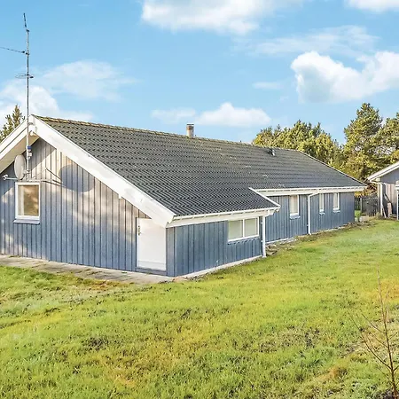 Casa de Férias Cozy Home In Oksbol With Sauna